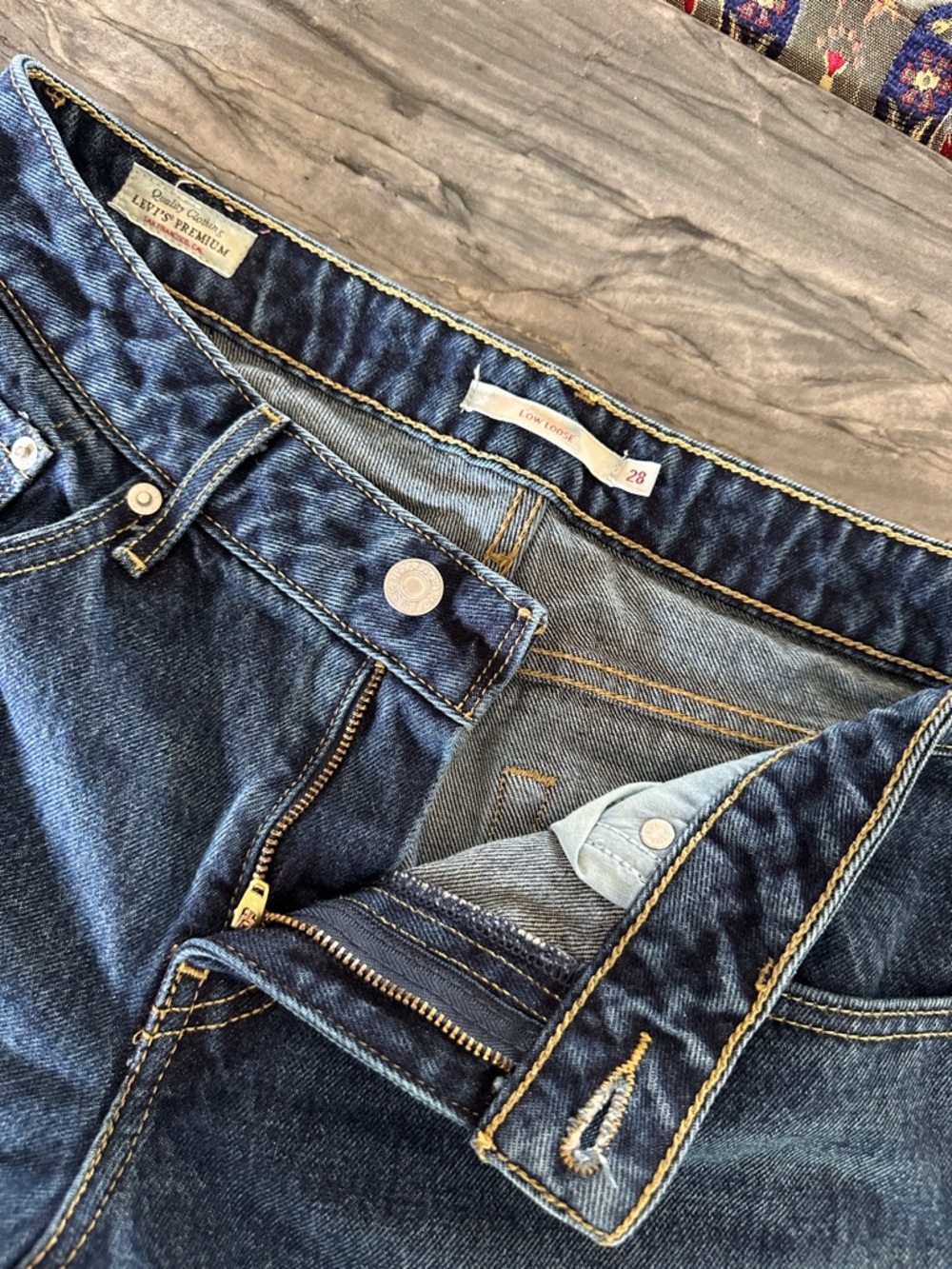 Levi's Low Loose Women's Dark Blue Jeans  Size 28 with 30” Inseam - Picture 4 of 7